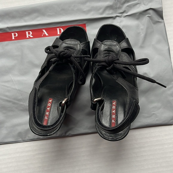 Prada heels in black - Picture 2 of 5